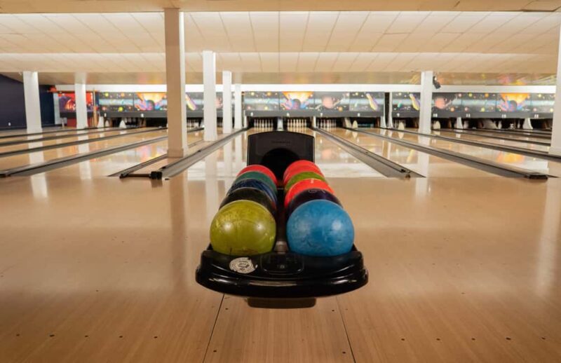 Lille: Bowling & meal experience in a fun and friendly atmosphere - Who Will Love This Experience?