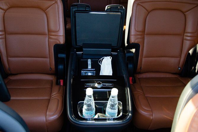 Lincoln Navigator Roundtrip Private Luxury Transportation - What to Expect from the Luxury Transfer Experience