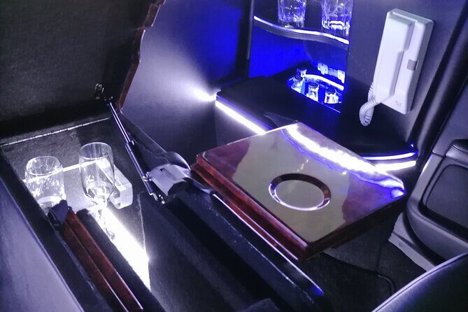 Lincoln Strecth Limousine with Wi Fi on board - What Makes This Limousine Transfer Stand Out?