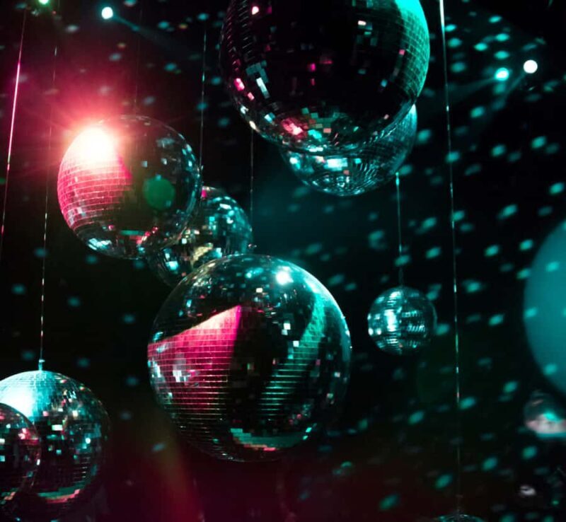 Lincoln, USA: 90's vs Y2K New Year's Party at Bally's - The Details of the Experience