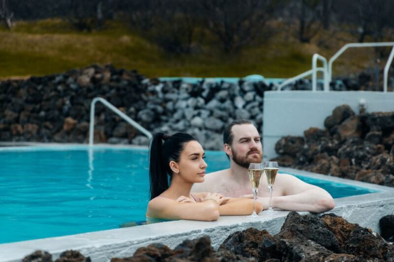 Lindin: Geothermal Bath - The Experience and Atmosphere