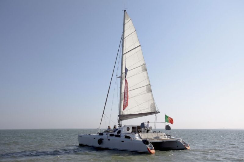 Lisbon 1H Private Tour by SAILBOAT / SAIL / POWER CATAMARAN - The Sum Up