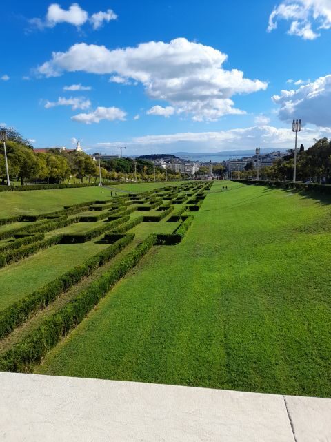 Lisbon: 2 hours Private City Highlights Tuk-Tuk Tour for two - The Tour Experience: What to Expect