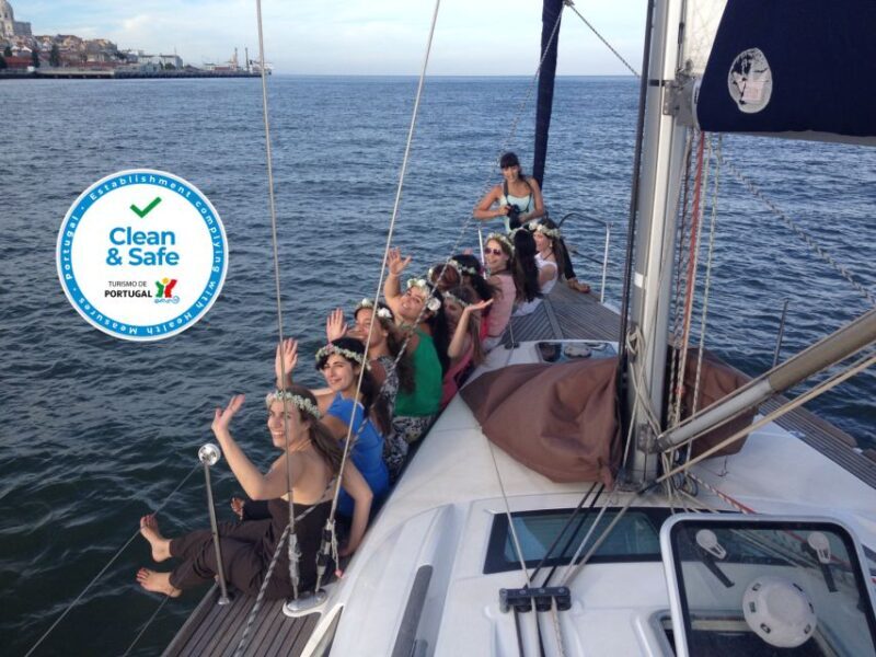 Lisbon 2H Private Tour by SAILBOAT / SAIL / POWER CATAMARAN - Convenient Starting Point and Easy Access