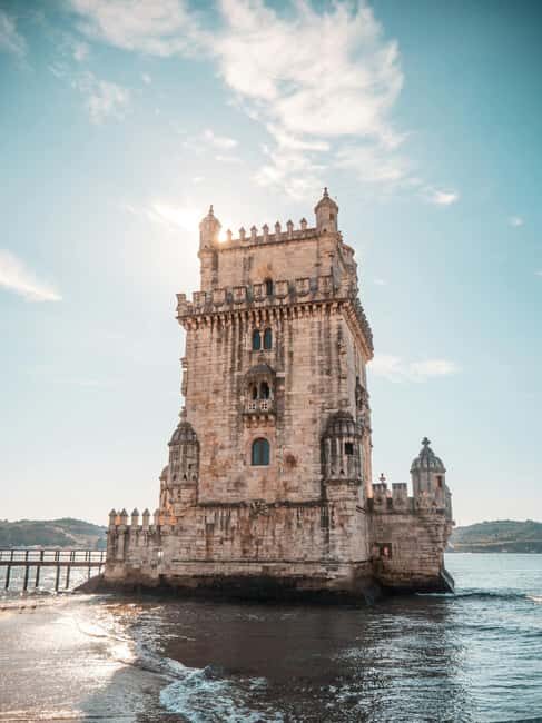 Lisbon: 4-Hour City Highlights Tour with Transport - Discovering Lisbon in Four Hours