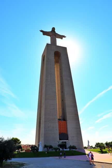 LISBON: Amazing Tuktuk tours with a local portuguese guide - FAQs