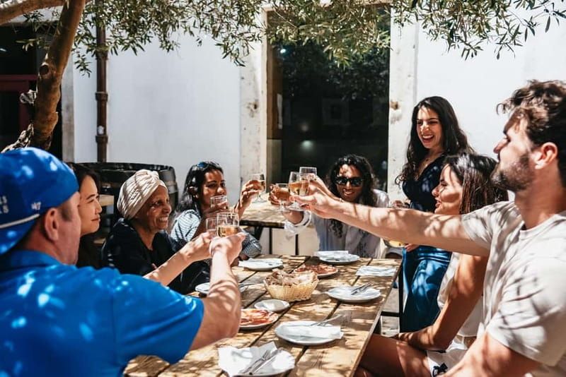 Lisbon: Baixa District Food Tour with Dinner and Drinks - Why the guide quality is the whole point