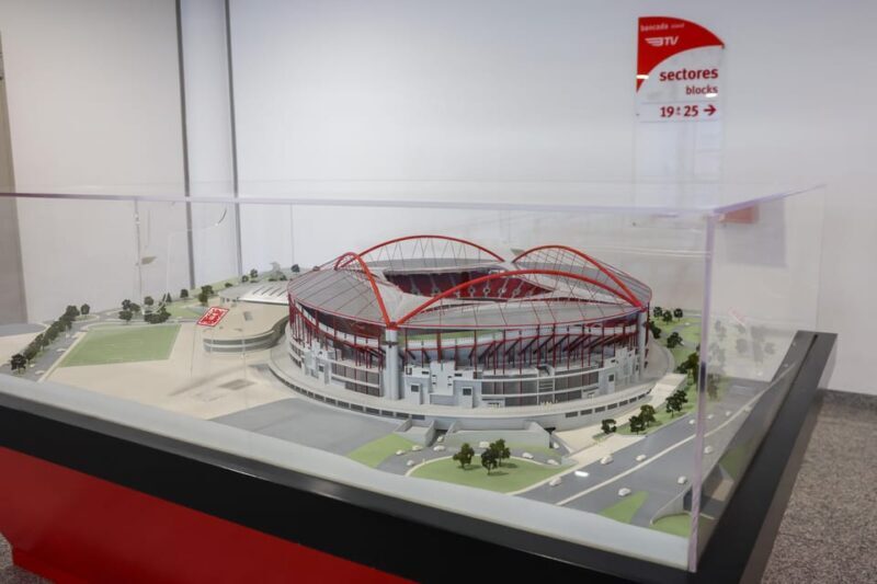 Lisbon: Benfica Luz Stadium Tour with Souvenir Scarf - FAQs