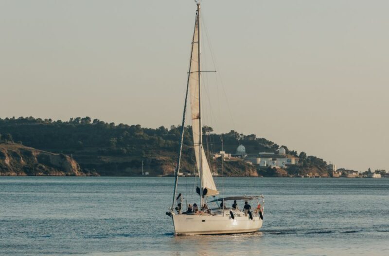 Lisbon: Boat Tour - the most Comfortable Sailboat - FAQ