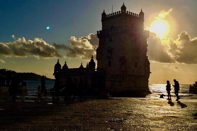 "Lisbon by Night" up to 6 people, private tour - Key Points