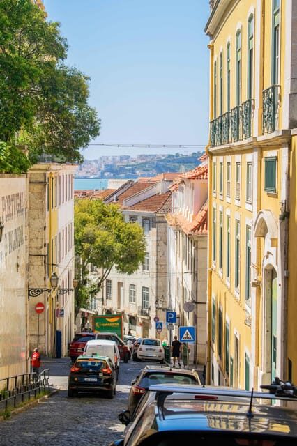 Lisbon: City Highlights Tour with Food Tastings - Key Points