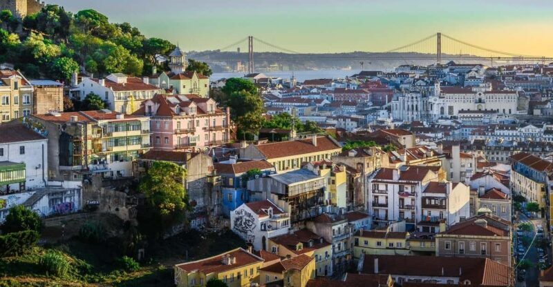 Lisbon City Tour HALF DAY 4h - VAN - Who Will Appreciate This Experience?