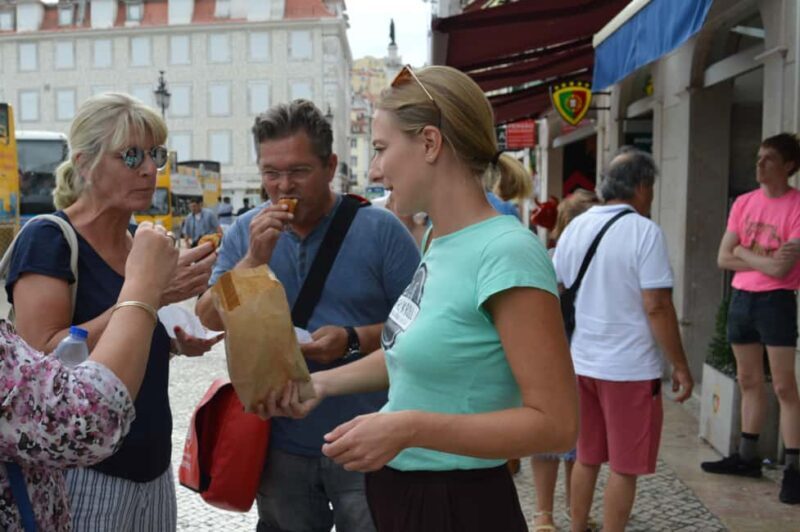 Lisbon: Culinary guided tour with dinner off the beaten track - Key Points