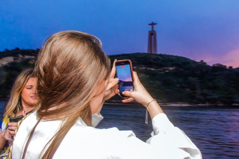 Lisbon: Disco Night Cruise with DJ and Open Bar - Discover the Lisbon: Disco Night Cruise with DJ and Open Bar