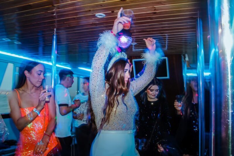 Lisbon: Disco Night Cruise with DJ and Open Bar - FAQ