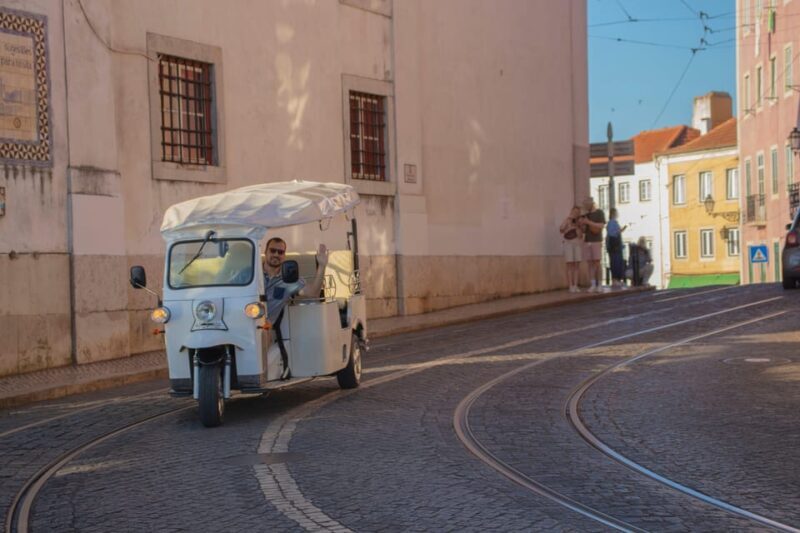 Lisbon: Early Morning TukTuk Tour - hotel/cruise ship pickup - FAQs