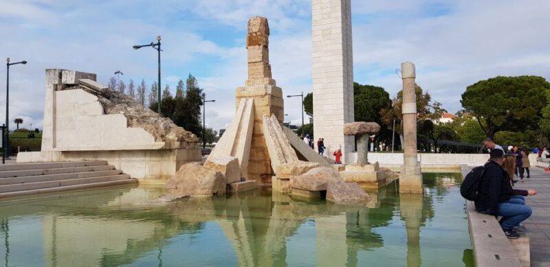 Lisbon: Electric Tuk Tuk Private Tour of the Seven Hills - Key Points