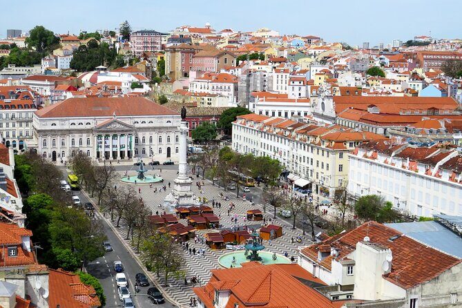Lisbon Essentials 3h Tour: See, Taste and Learn with a Local - Key Points