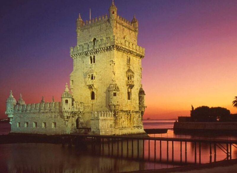 Lisbon: Fado Night Tour Dinner & Show - Key Points