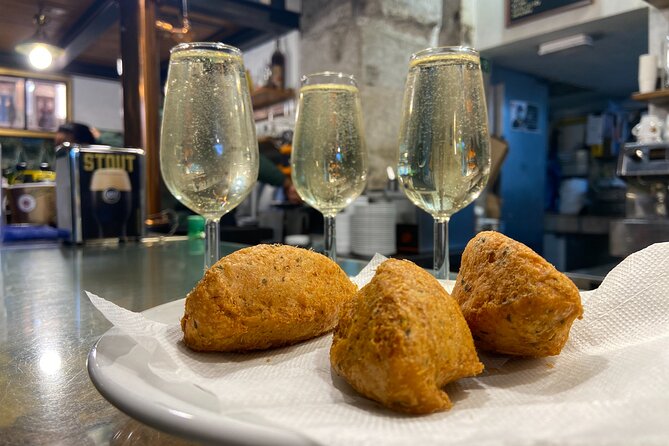 Lisbon Foodies Small-Group Walking Tour - Moorish Quarter: A Neighborhood Stop That Helps Your Food Make Sense