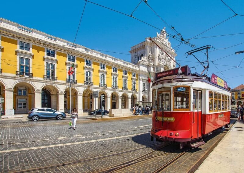 Lisbon: Guided Eco Tuk Tuk sightseeing tour - The Experience and the Guide
