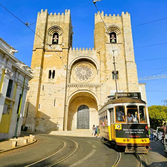 Lisbon: Guided Tuk-Tuk Tour Alfama and history 90 min - Key Points