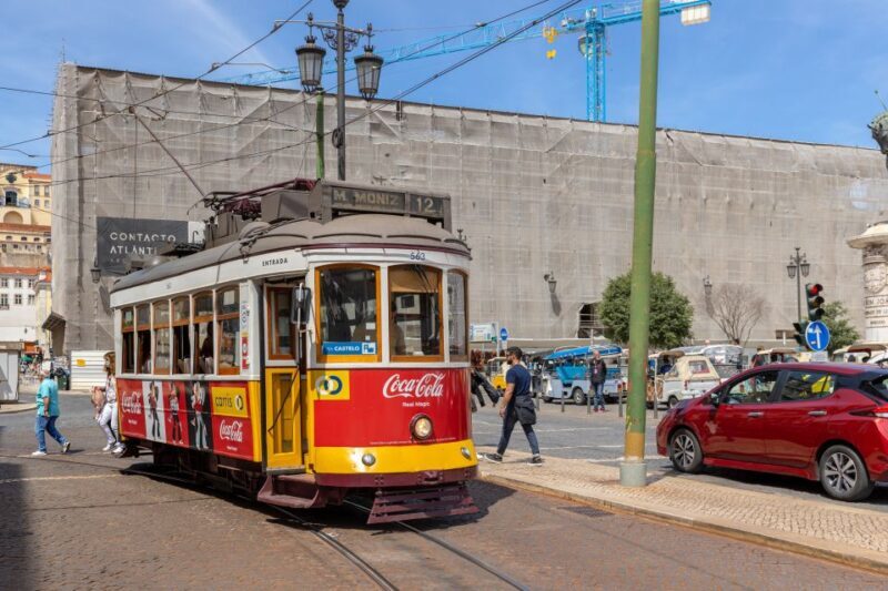 Lisbon: History, Stories and Lifestyle Walking Tour - Becoming Acquainted with Lisbon: The Itinerary Breakdown