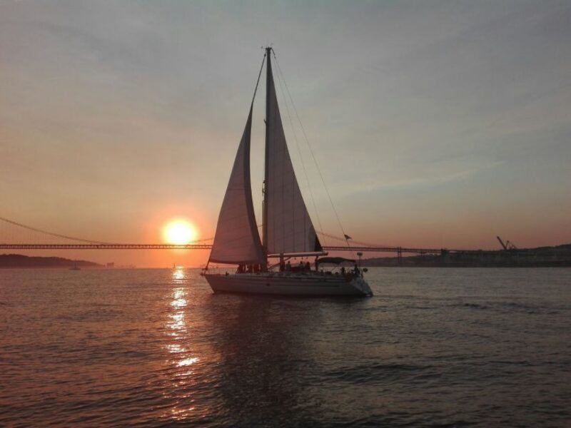 Lisbon: New Year's Eve Tagus River Cruise with Open Bar - FAQs