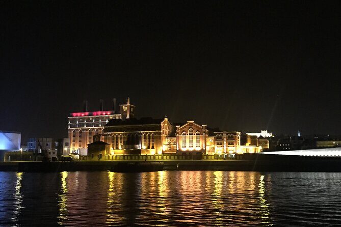 Lisbon Night Sailing Tour with a Drink- 2h Small Group Tour - Who Will Love This Tour?