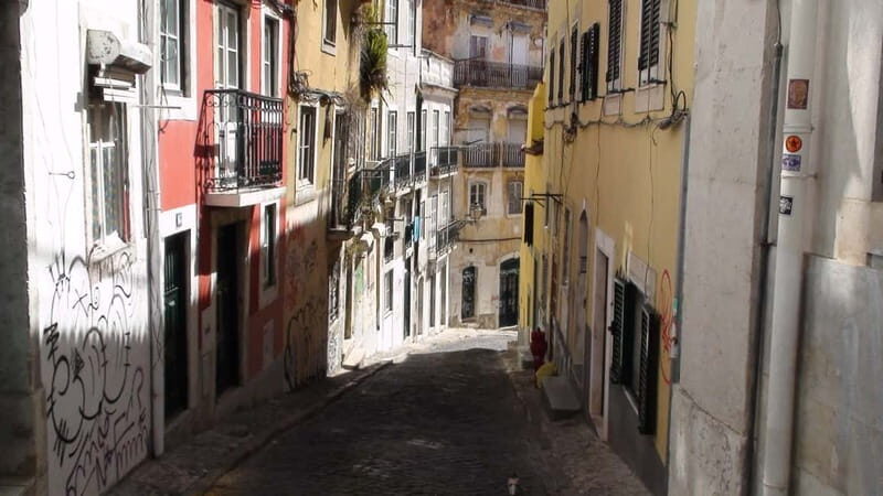 Lisbon: Off the beaten path Downtown Walk with a Local - A Closer Look at the Experience