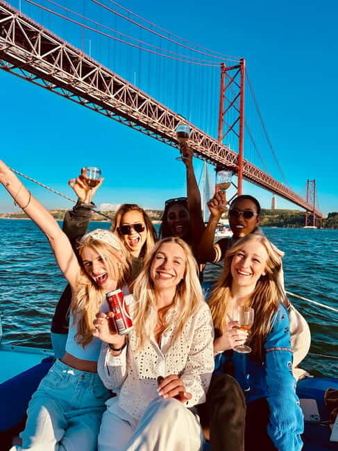 Lisbon On a Sailboat - Cultural Facts and Sailing Experience - Why This Experience Stands Out