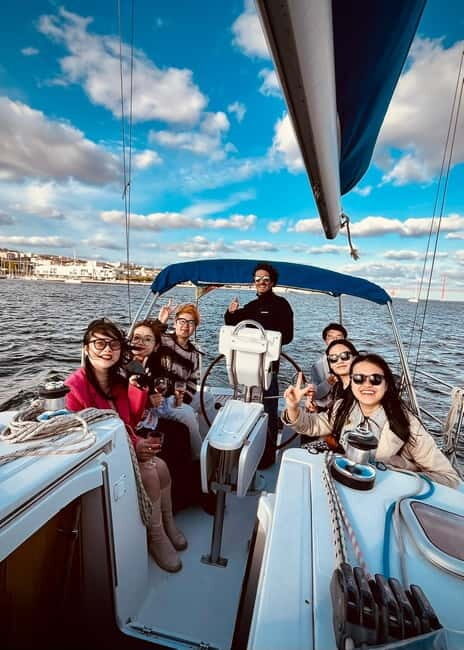 Lisbon On a Sailboat - Cultural Facts and Sailing Experience - The Experience for Different Travelers