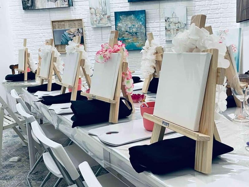 Lisbon: Painting Class in an Art Gallery - What Are the Downsides?