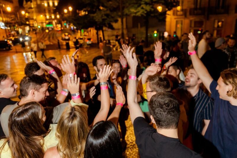 Lisbon Premium Pubcrawl: 1h Open Bar, Shots, VIP Club Entry - An Inside Look at the Lisbon Pub Crawl Experience