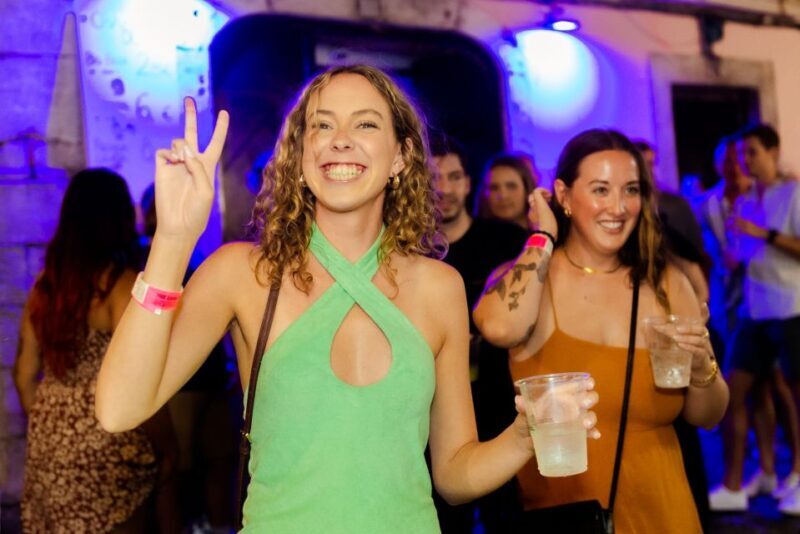 Lisbon Premium Pubcrawl: 1h Open Bar, Shots, VIP Club Entry - FAQ