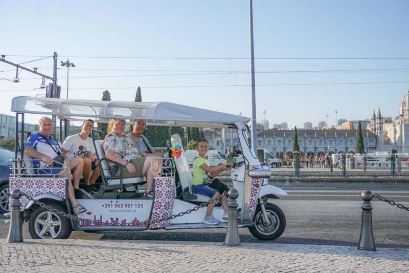 Lisbon: Private Christmas Lights Tuk Tuk Tour - The Downsides and Considerations