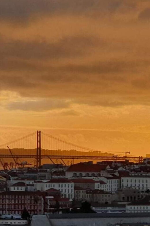 Lisbon: Private Highlights Tuk-Tuk Tour with Tapas and Wine - Key Points