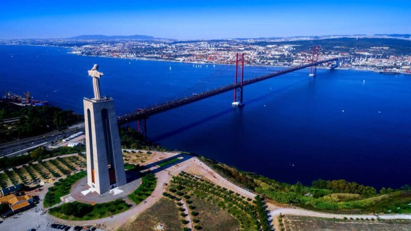 Lisbon: Private Luxury Tour to Belém, Cristo Rei and Alfama. - An Elegant Way to Discover Lisbon