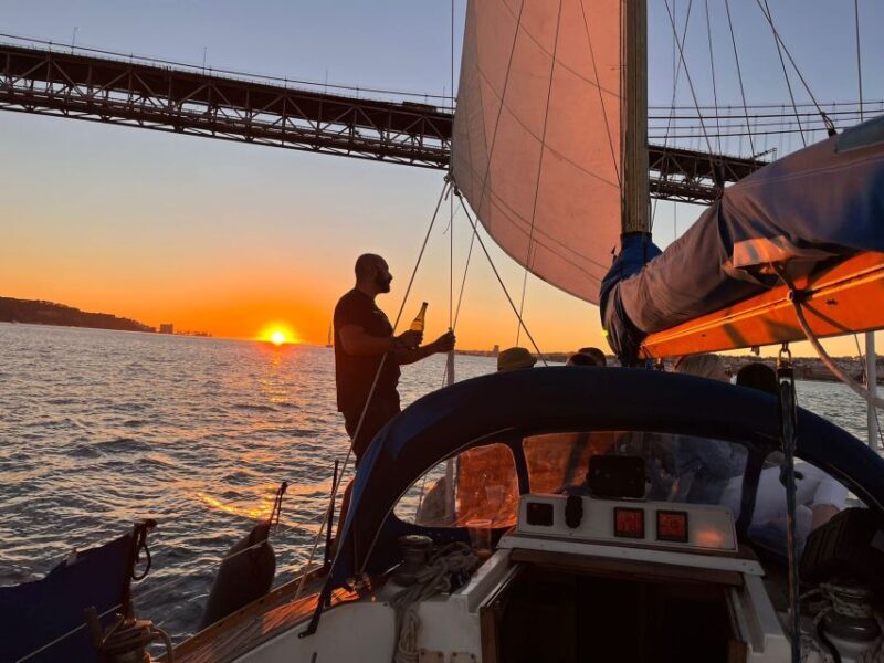 Lisbon: Private Sunset Sailboat Tour with Welcome Drink - FAQ