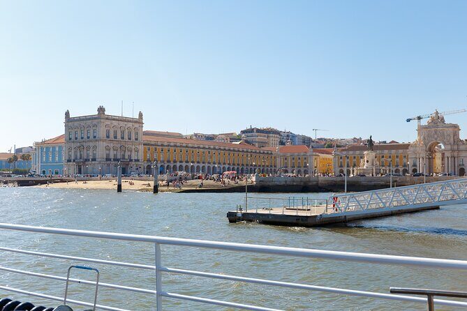 Lisbon River Boat Sightseeing Tour with a Drink - The Drink and Comfort Factor