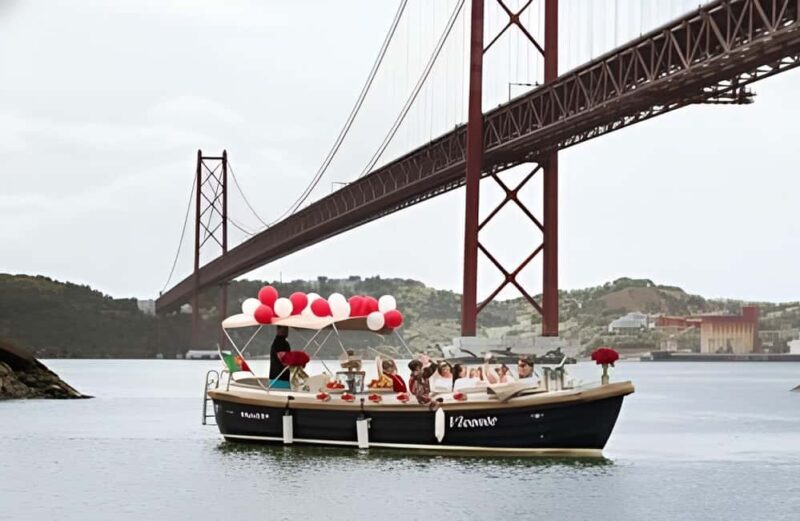 Lisbon: Romantic Sunset Pizza with Wine & Chocolate Fondue - Frequently Asked Questions