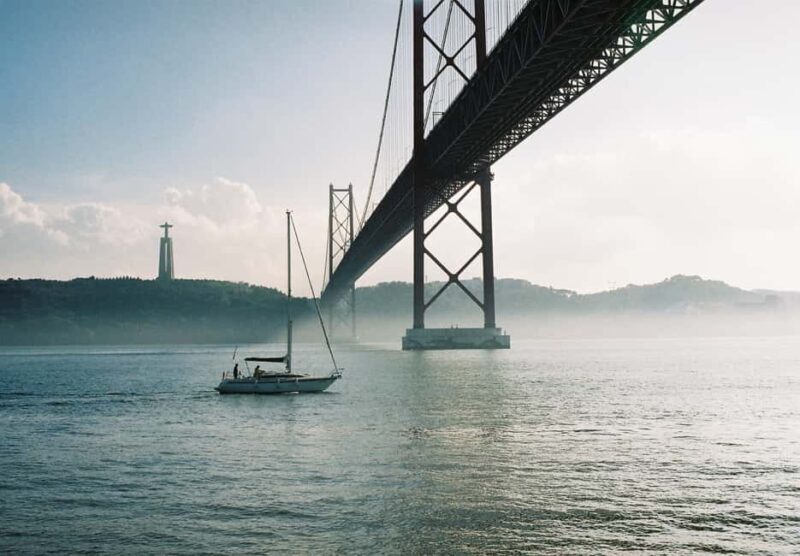 Lisbon: Sailboat Excursion - Key Points