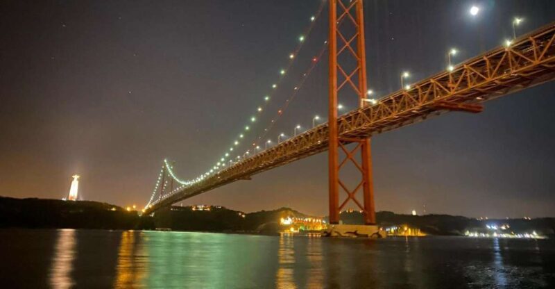 Lisbon: Sailing Tour by Night - Key Points