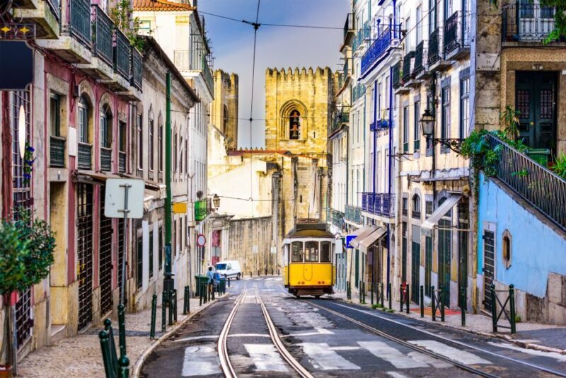 Lisbon: Saint George's Castle Entry & City Self-Guided Tours - Key Points