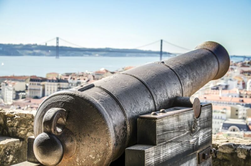 Lisbon: Sao Jorge Castle Skip-the-Line Ticket with Guide - What You Can Expect