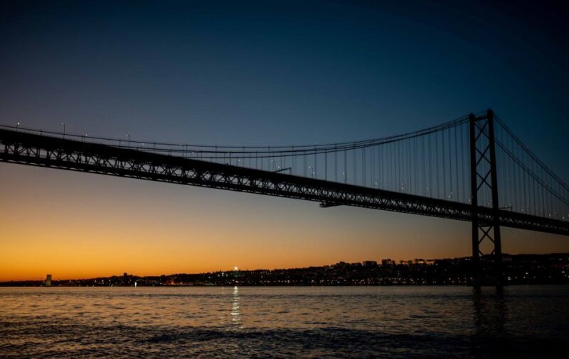 Lisbon: Scenic Day & Sunset Boat Tour with a Drink - FAQ