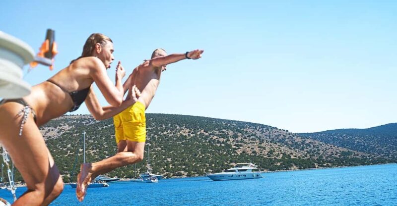 Lisbon: Sightseeing Cruise with Open Bar, DJ & Swim Stop - Is This Tour Right for You?