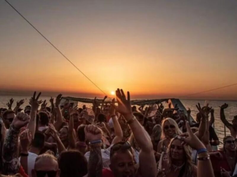Lisbon: Sunset Boat Party Cruise with DJ and Open Bar - The Experience: What to Expect