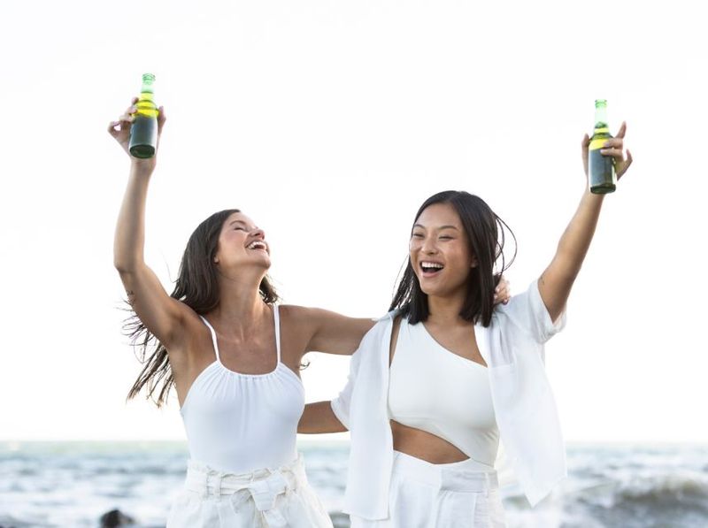 Lisbon: Sunset Boat Party Cruise with DJ and Open Bar - Cruise Views 5: Monument to the Discoveries at Tagus River Speed