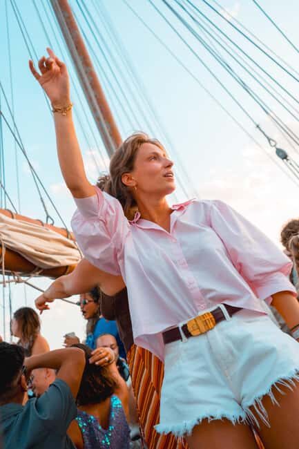 Lisbon: Sunset Boat Party Cruise with Music & Drinks - Key Points